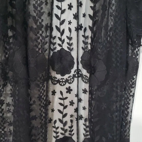 Torrid Black Floral Lace Kimono - Picture 2 of 6